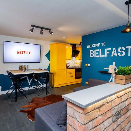 Funky City Apartment - Secure Parking - Wifi - Sleeps 6 - No Parties Belfast Esterno foto