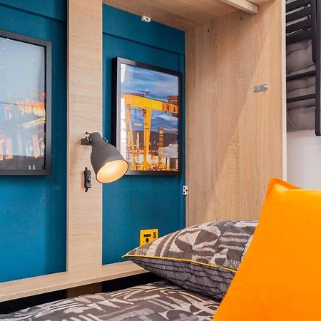 Funky City Apartment - Secure Parking - Wifi - Sleeps 6 - No Parties Belfast Esterno foto