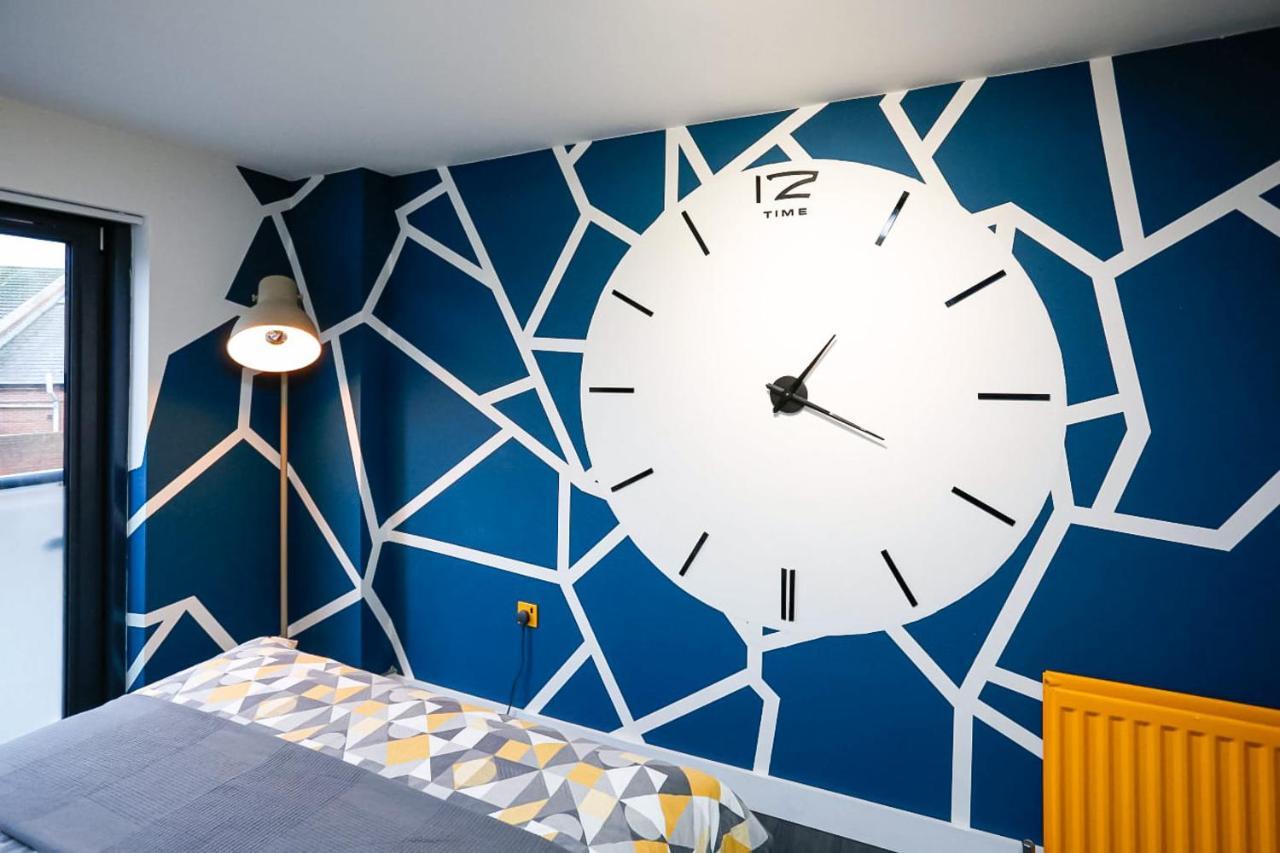 Funky City Apartment - Secure Parking - Wifi - Sleeps 6 - No Parties Belfast Esterno foto