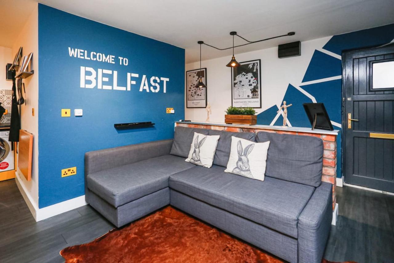 Funky City Apartment - Secure Parking - Wifi - Sleeps 6 - No Parties Belfast Esterno foto