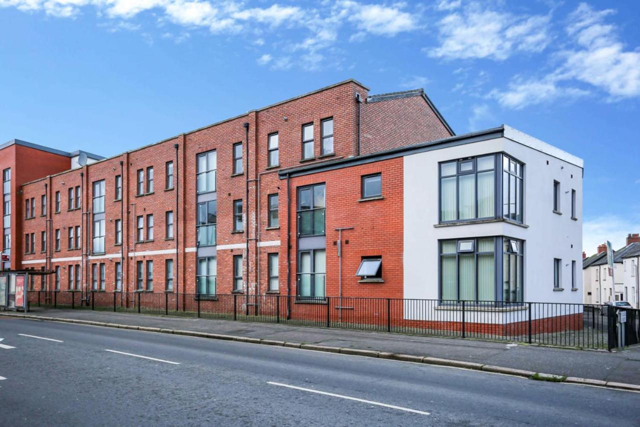 Funky City Apartment - Secure Parking - Wifi - Sleeps 6 - No Parties Belfast Esterno foto