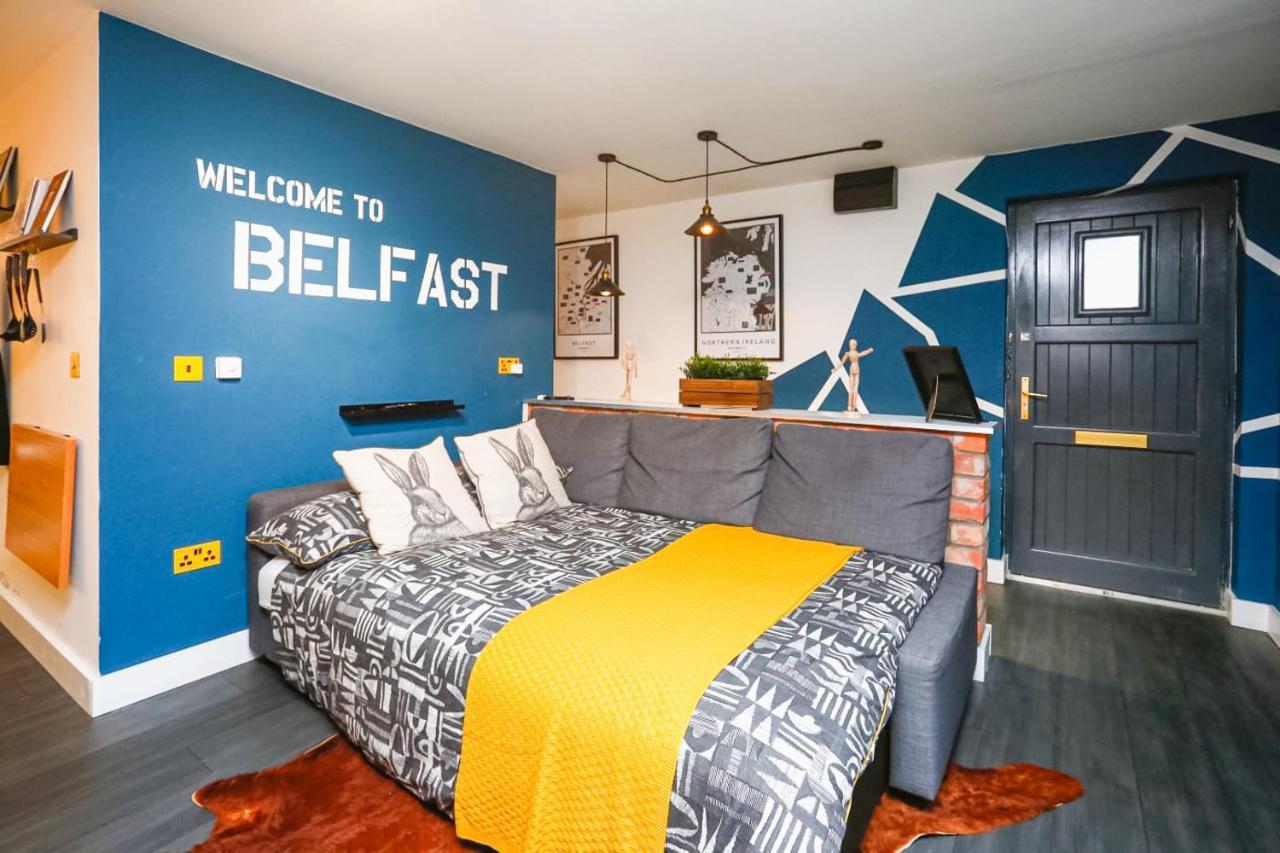 Funky City Apartment - Secure Parking - Wifi - Sleeps 6 - No Parties Belfast Esterno foto