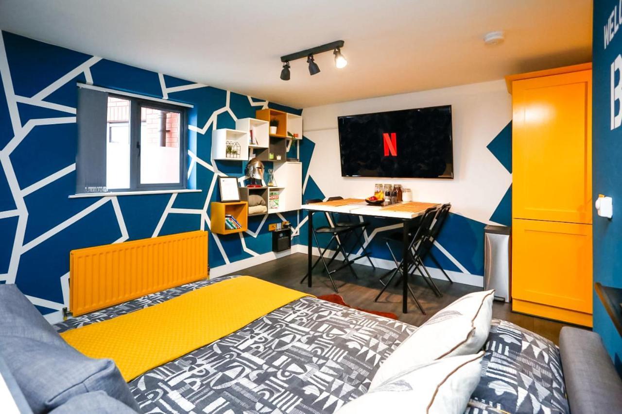 Funky City Apartment - Secure Parking - Wifi - Sleeps 6 - No Parties Belfast Esterno foto