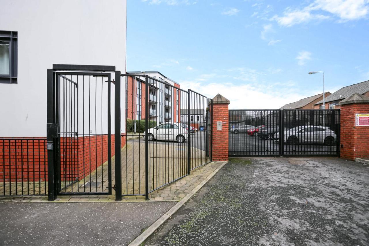 Funky City Apartment - Secure Parking - Wifi - Sleeps 6 - No Parties Belfast Esterno foto