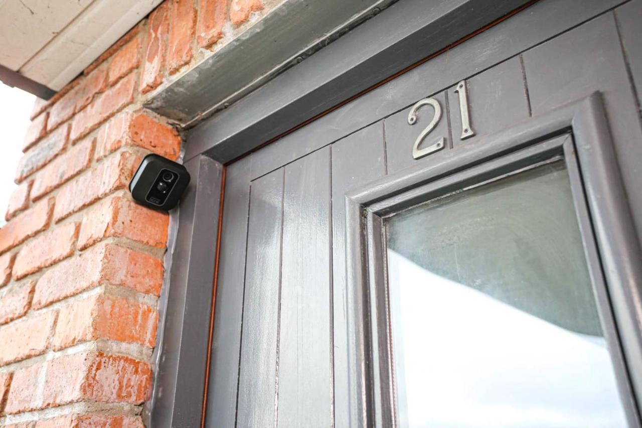 Funky City Apartment - Secure Parking - Wifi - Sleeps 6 - No Parties Belfast Esterno foto