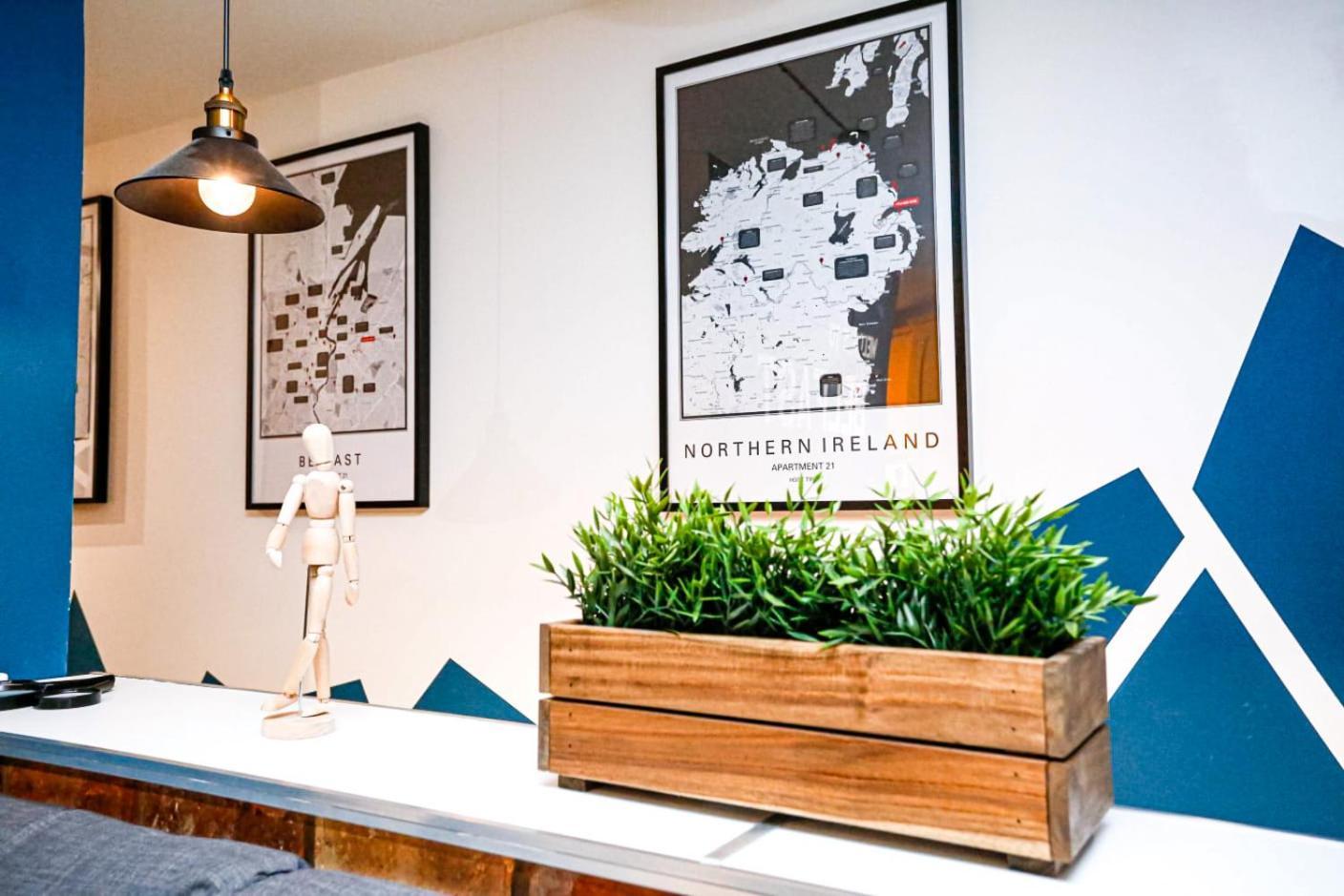 Funky City Apartment - Secure Parking - Wifi - Sleeps 6 - No Parties Belfast Esterno foto