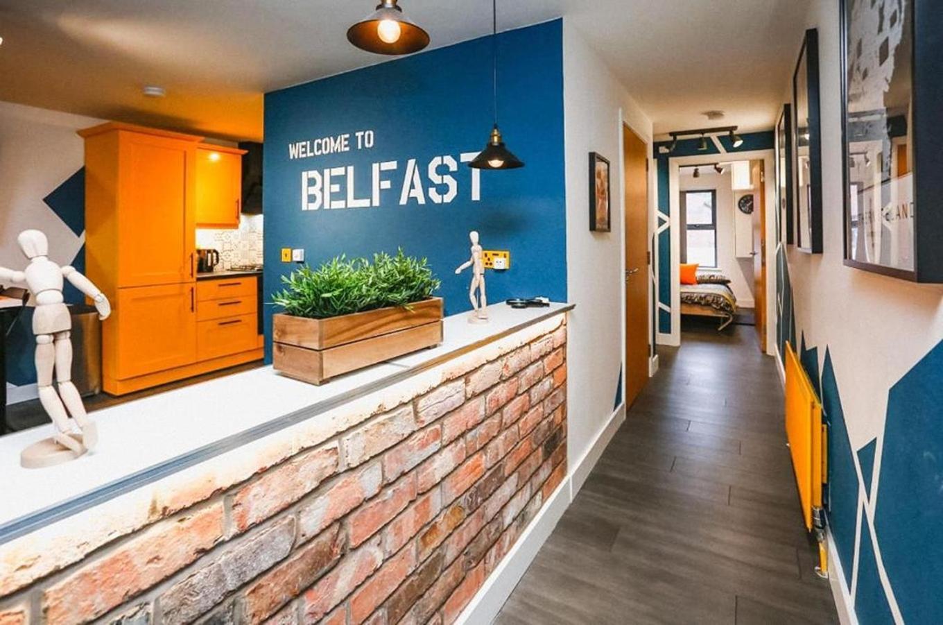 Funky City Apartment - Secure Parking - Wifi - Sleeps 6 - No Parties Belfast Esterno foto