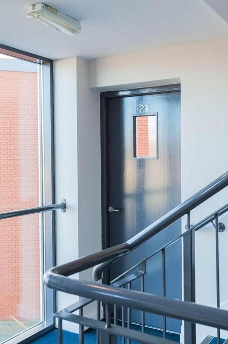 Funky City Apartment - Secure Parking - Wifi - Sleeps 6 - No Parties Belfast Esterno foto
