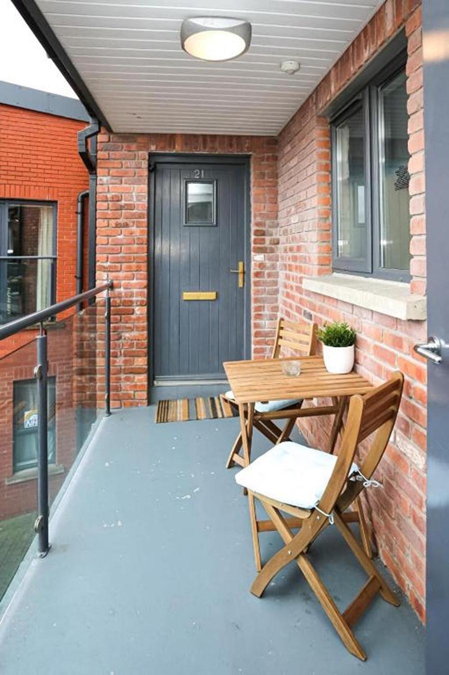Funky City Apartment - Secure Parking - Wifi - Sleeps 6 - No Parties Belfast Esterno foto